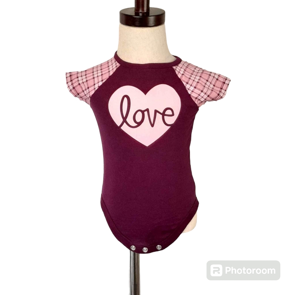 Baby Girl Onesie 6–9M  Maroon w/ Pink Heart “Love” & Plaid Sleeves